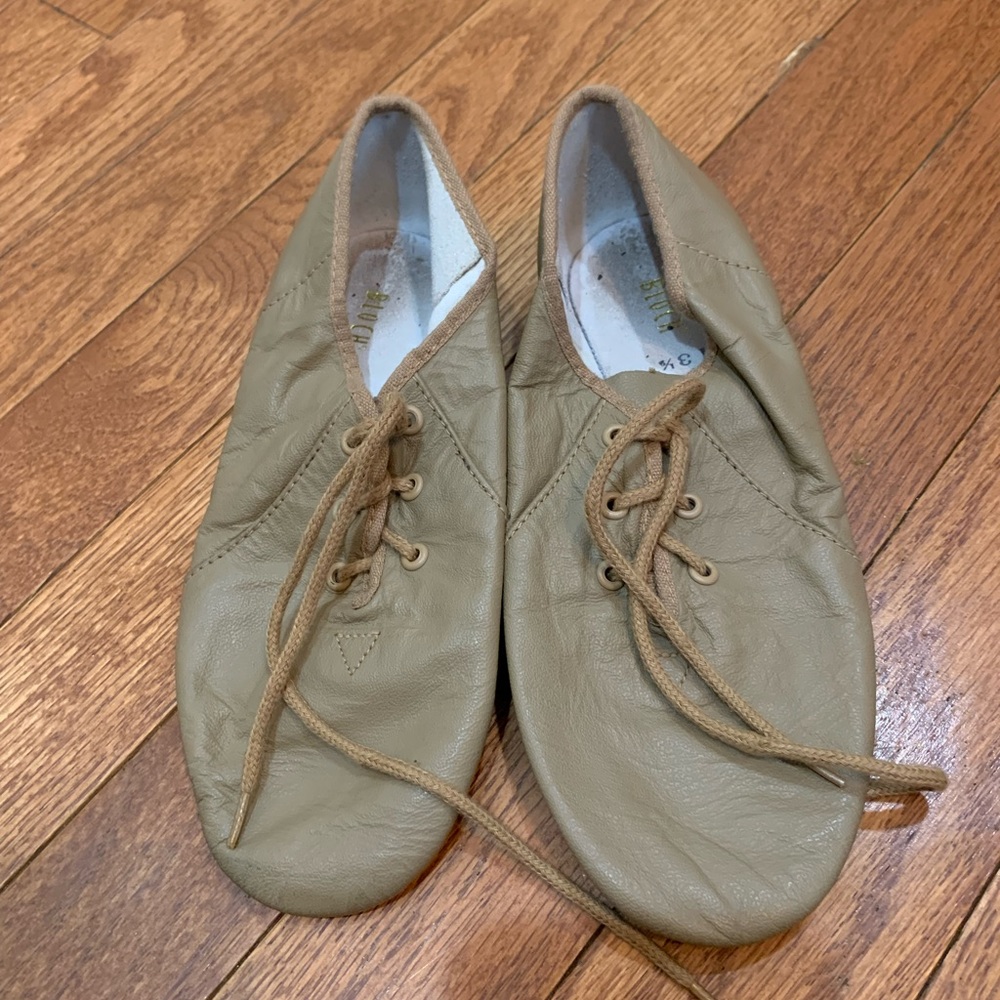 Girls tan Bloch toe jazz shoes